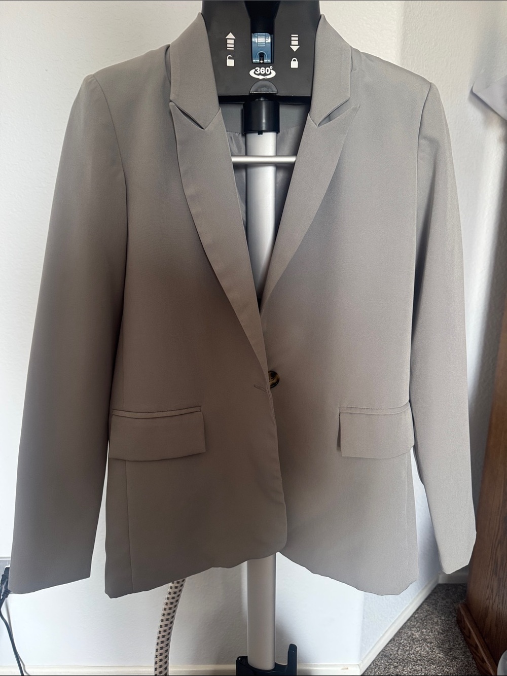 Classic Gray Single-Button Tailored Blazer